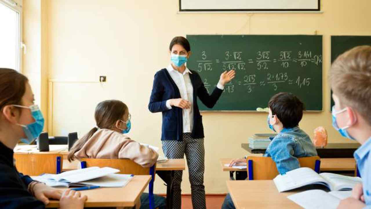 Gli studenti contro la professoressa no green pass