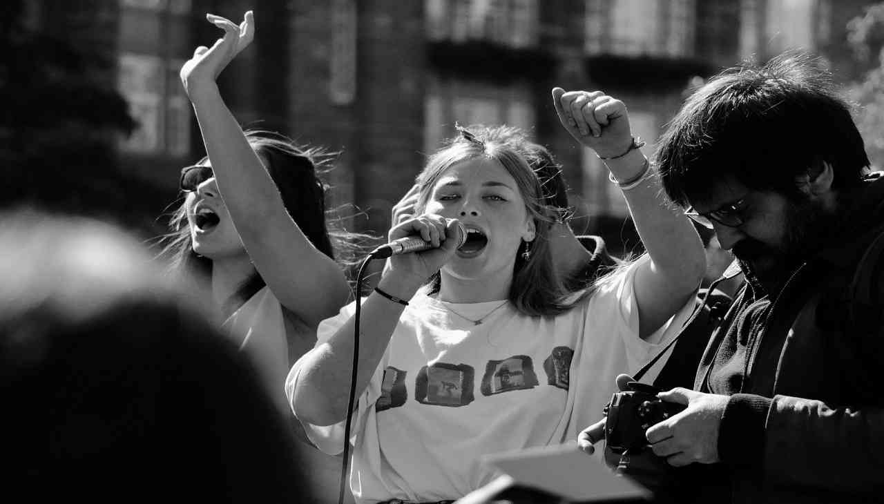 studenti in protesta J-Ax