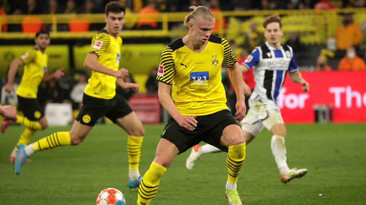 Haaland in campo con il Dortmund