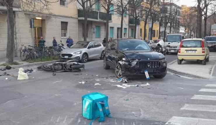 Incidente Livorno rider 31enne morto