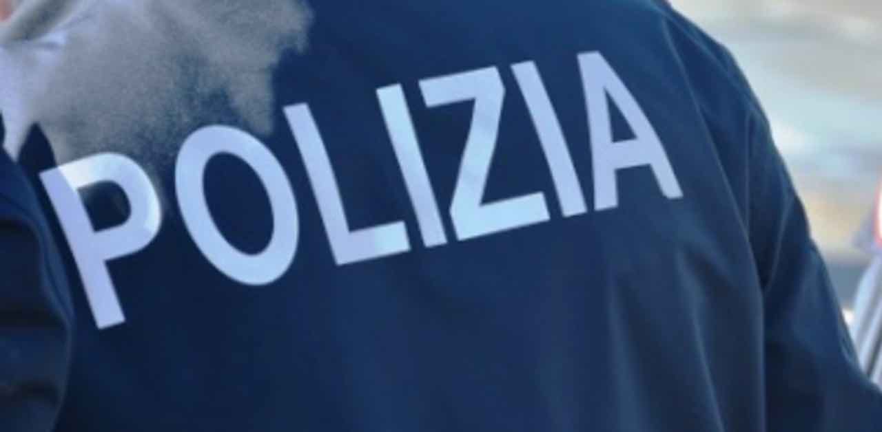 Cade dalla finestra in una scuola a Firenze 