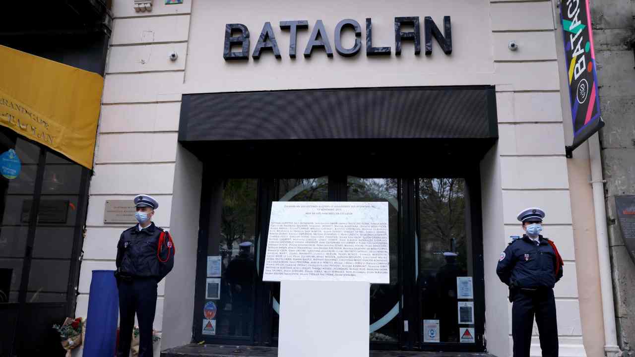 La targa per la strage del Bataclan